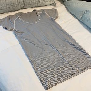 Lululemon workout top